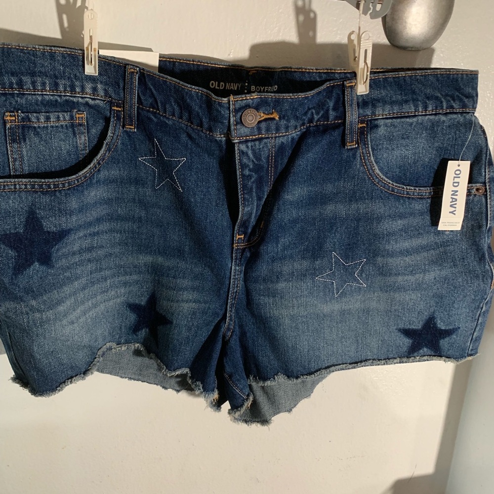 Short denim shorts with star detail and fringe